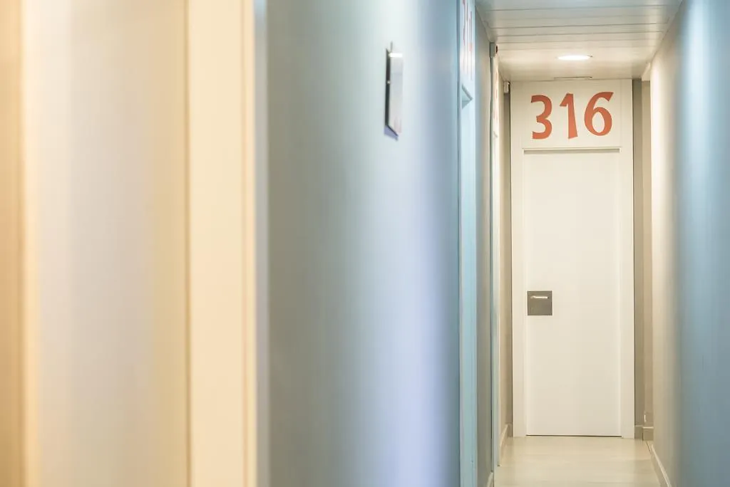 ** Guest house Hostal Benidorm Barcelona Spain